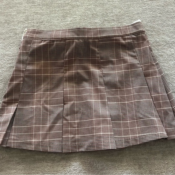 H&M Plaid Pleated Skirt in Brown - Picture 6 of 6